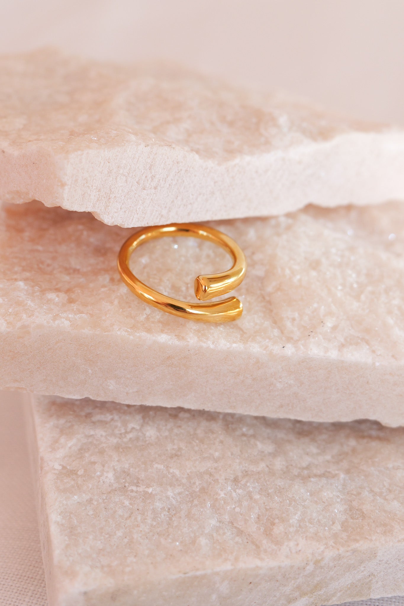 Single Overlap Open Ring