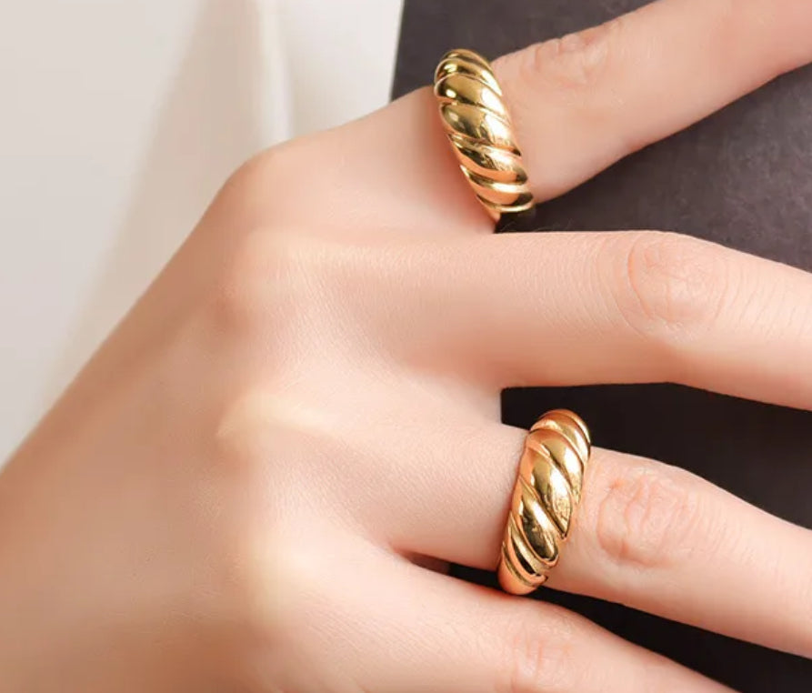 Retro Twist Ring