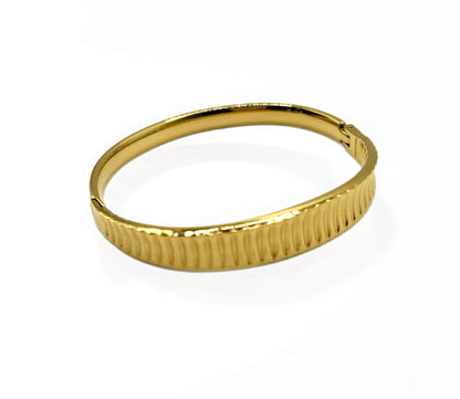 Structured Bangle