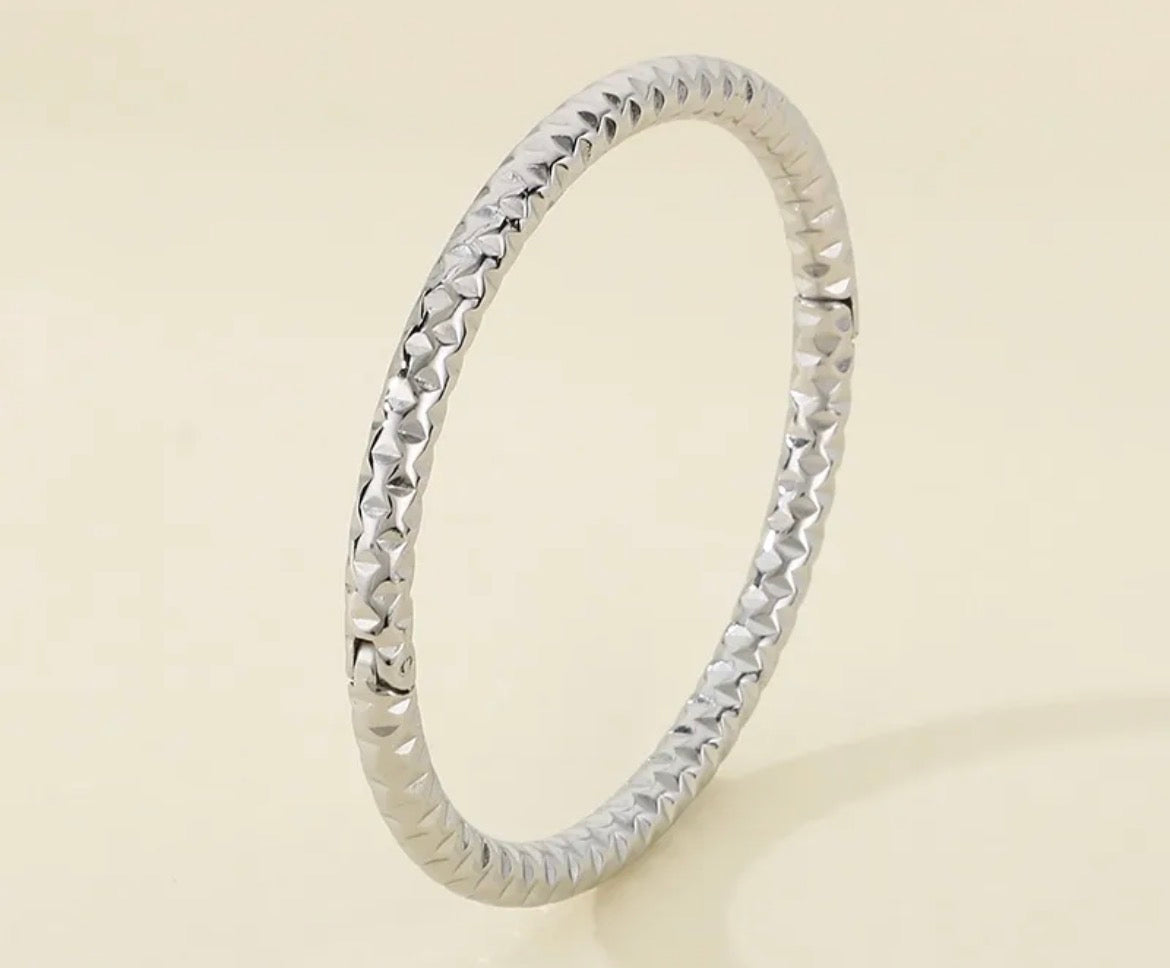 Hammered Bangle (Silver)